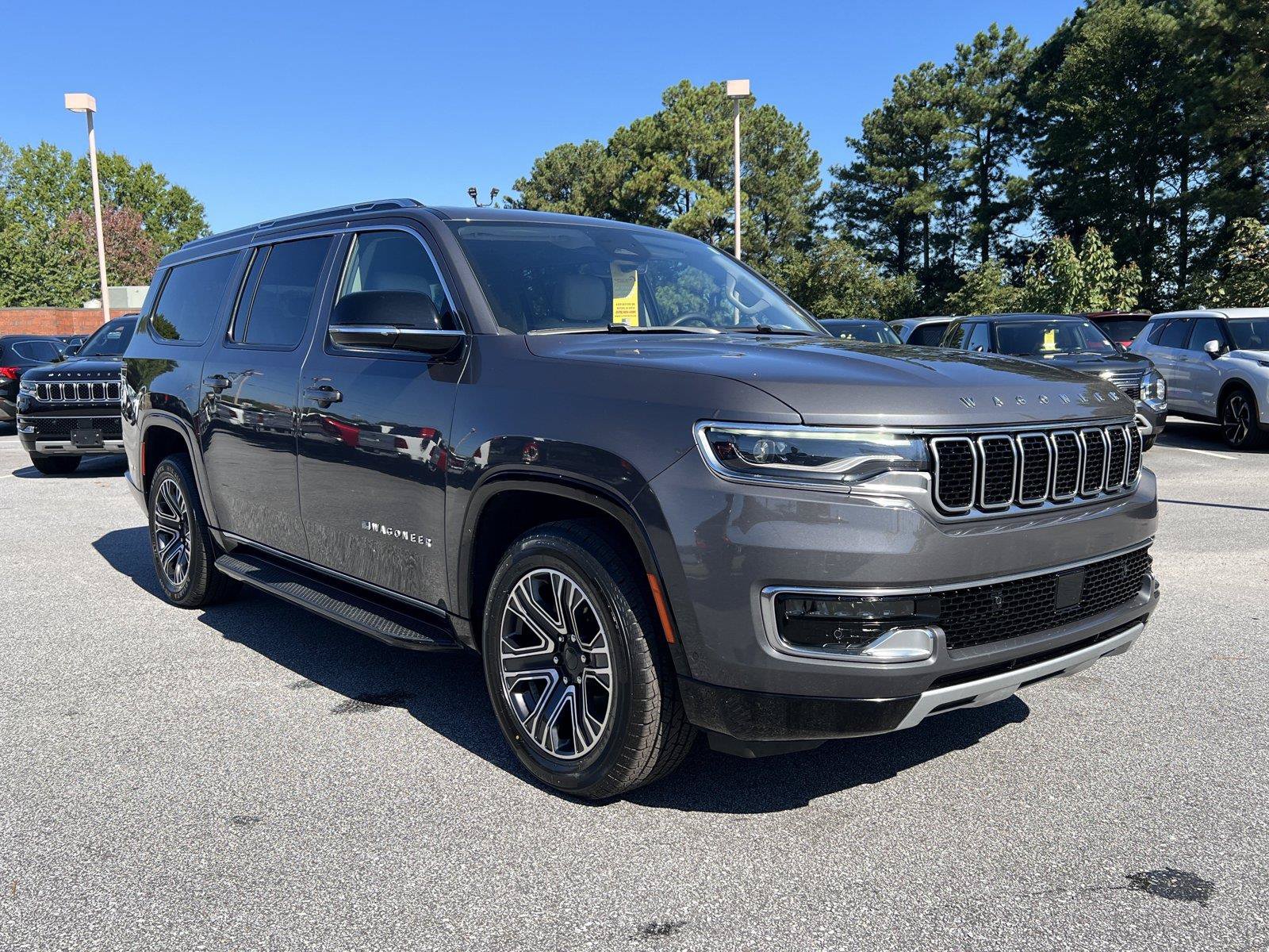 Used 2024 Jeep Wagoneer L Series II w/ Flexible Seating Group RWD image 4