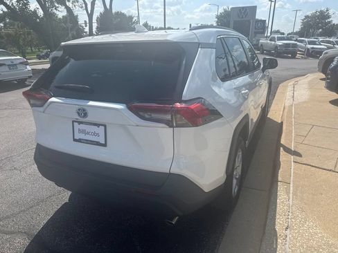 Used 2021 Toyota RAV4 LE AWD/4WD image 6