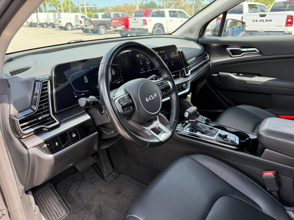 Used 2025 Kia Sportage EX FWD image 21