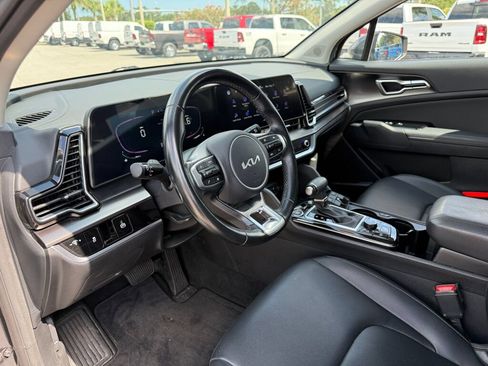 Used 2025 Kia Sportage EX FWD image 21