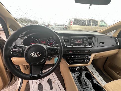 Used 2016 Kia Sedona LX w/ Option Group 020 FWD image 12