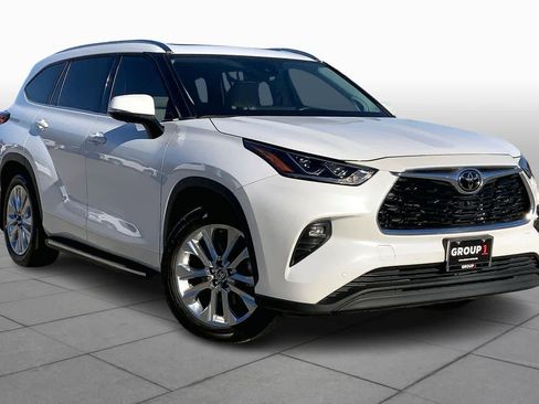 Used 2023 Toyota Highlander Limited image 3