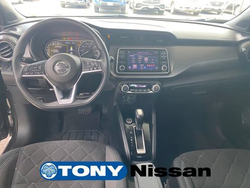 Used 2018 Nissan Kicks SV FWD image 30