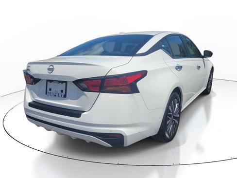Used 2025 Nissan Altima 2.5 SV FWD image 6