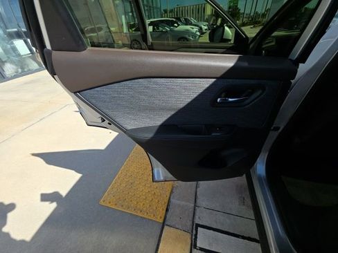 Used 2023 Nissan Rogue SV image 22