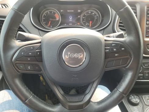 Used 2019 Jeep Cherokee Trailhawk w/ Comfort & Convenience Group AWD/4WD image 19