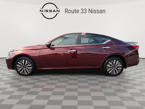 Used 2023 Nissan Altima 2.5 SV AWD/4WD image 5