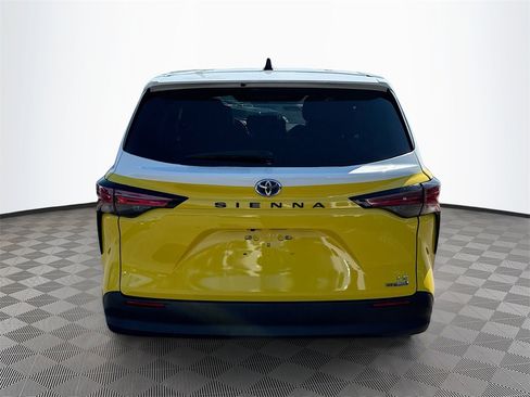 Used 2022 Toyota Sienna LE image 7