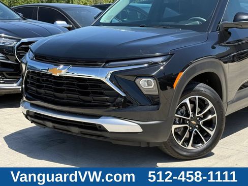 Used 2026 Chevrolet TrailBlazer LT AWD/4WD image 2