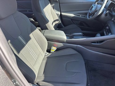 Certified 2025 Hyundai Elantra Sport FWD image 13