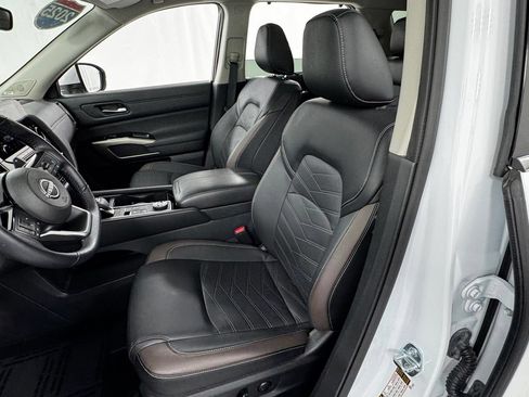 Certified 2025 Nissan Pathfinder Platinum AWD/4WD image 10