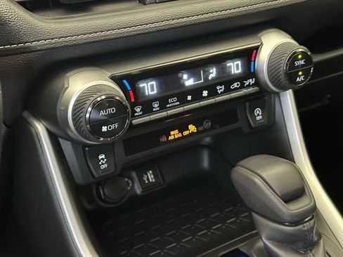 Used 2025 Toyota RAV4 XLE AWD/4WD image 28