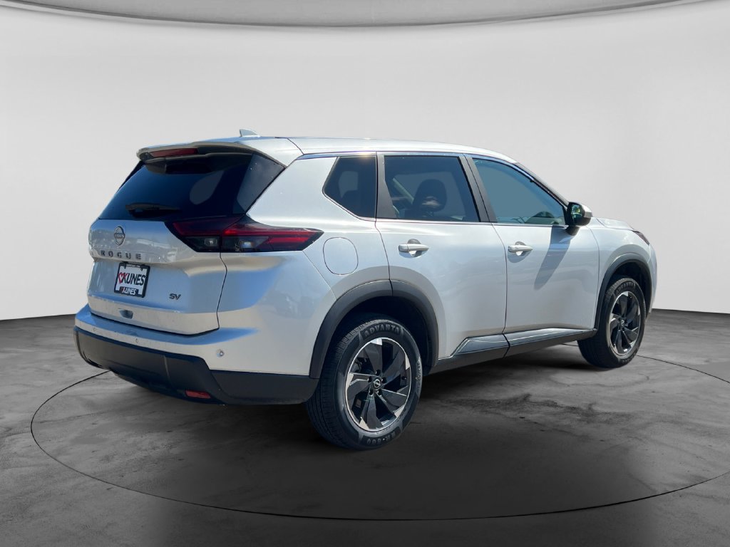 Used 2024 Nissan Rogue SV FWD image 9