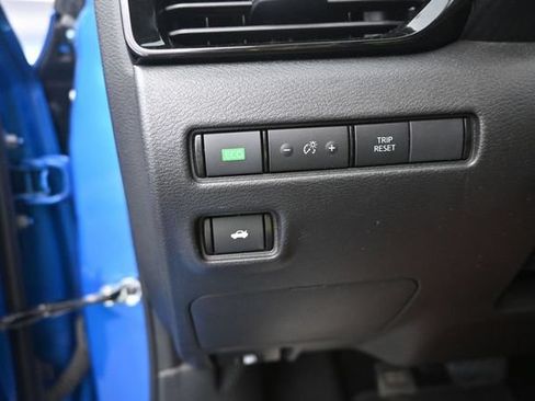Used 2024 Nissan Sentra SV FWD image 17