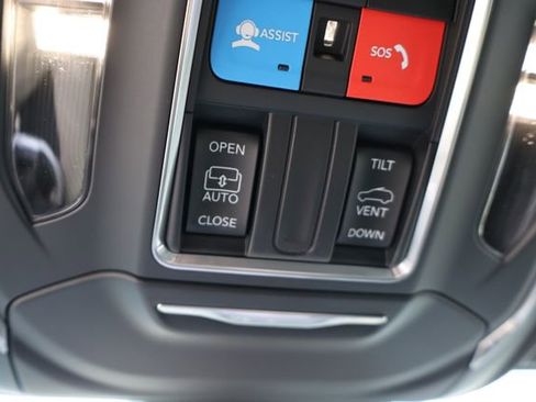 New 2026 Jeep Grand Cherokee Altitude AWD/4WD image 28