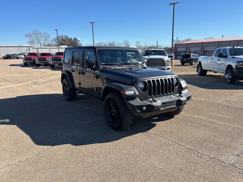 Used 2019 Jeep Wrangler Unlimited Sport image 7