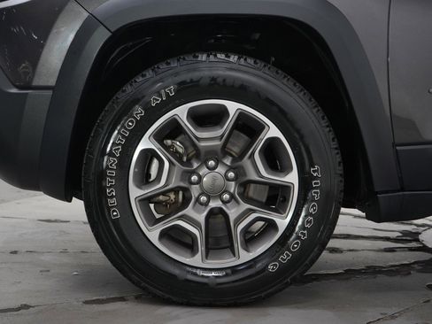 Used 2020 Jeep Cherokee Trailhawk w/ Comfort/Convenience Group image 30