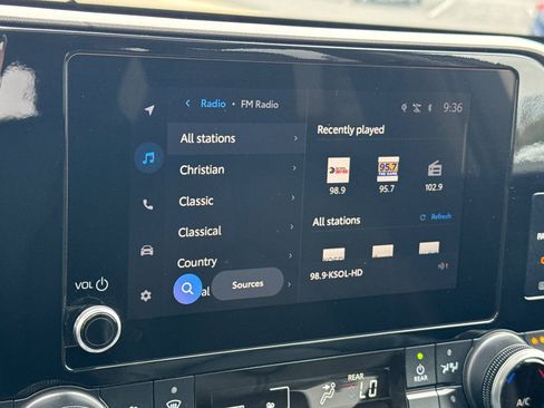 Used 2023 Toyota Highlander XLE image 23