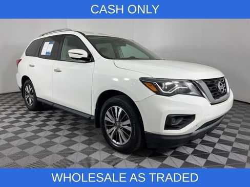 Used 2017 Nissan Pathfinder S image 2