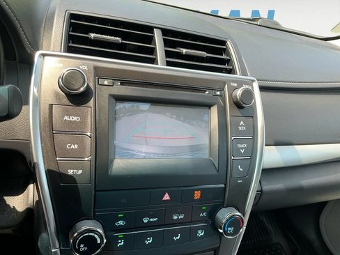 Used 2017 Toyota Camry SE w/ Moonroof Package FWD image 20