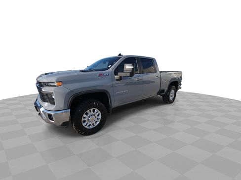 Used 2024 Chevrolet Silverado 2500 LT AWD/4WD image 4