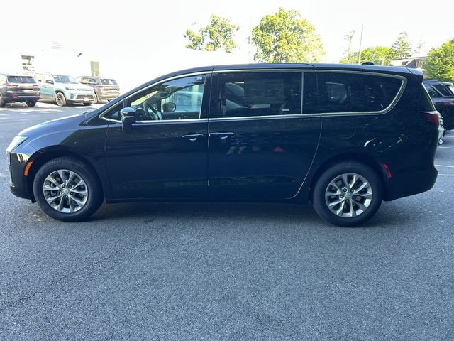 New 2027 Chrysler Pacifica Select w/ Family Tech Group AWD/4WD image 5