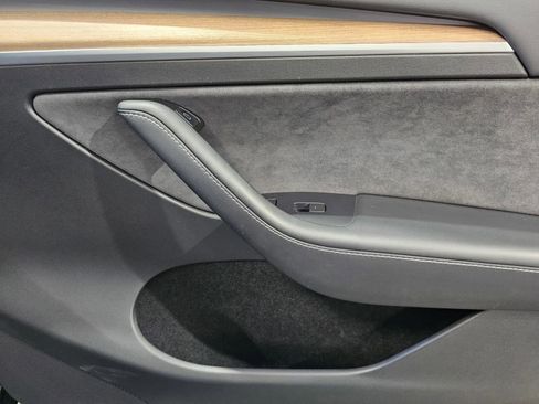 Used 2023 Tesla Model Y 2WD image 6