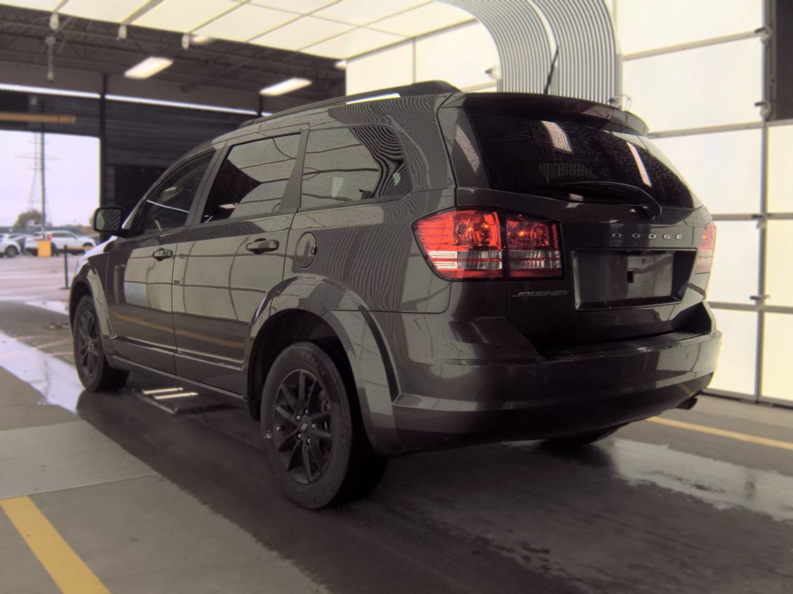 Used 2020 Dodge Journey SE w/ Blacktop Package FWD image 6