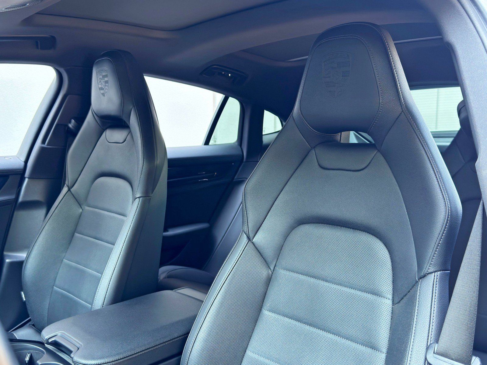 Used 2025 Porsche Panamera image 45