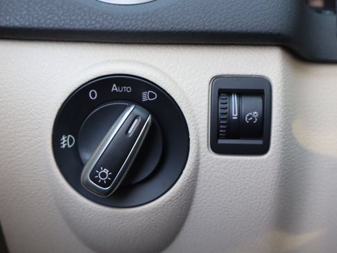 Used 2011 Volkswagen Tiguan S AWD/4WD image 16