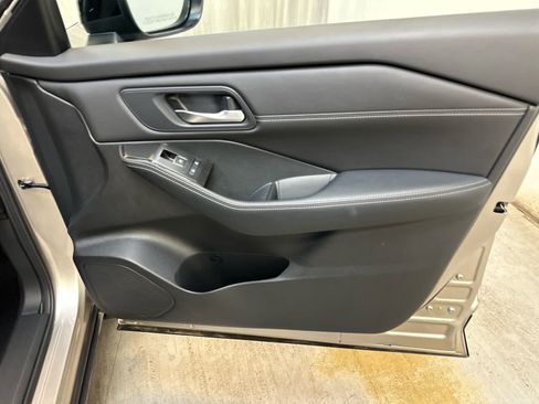 Certified 2025 Nissan Rogue SL w/ SL Premium Package AWD/4WD image 28