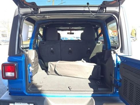 Used 2022 Jeep Wrangler Unlimited Sport image 25