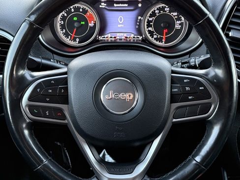 Used 2019 Jeep Cherokee Limited image 24