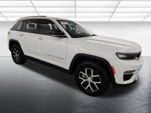 Used 2024 Jeep Grand Cherokee Limited AWD/4WD image 9
