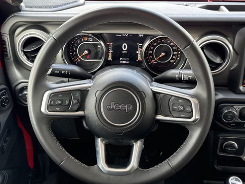 Used 2023 Jeep Gladiator Overland image 17