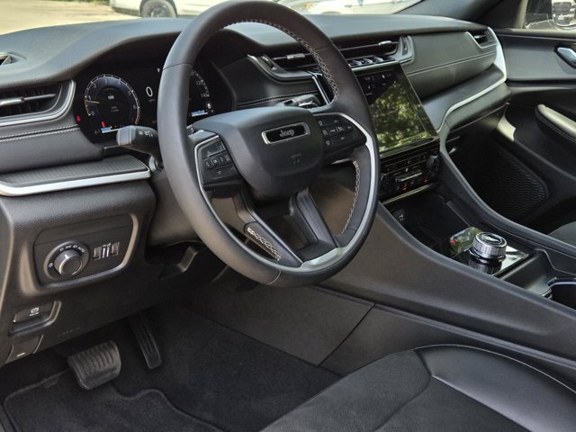 Used 2025 Jeep Grand Cherokee Altitude AWD/4WD image 37
