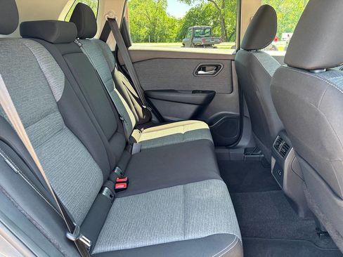 Used 2023 Nissan Rogue SV image 15