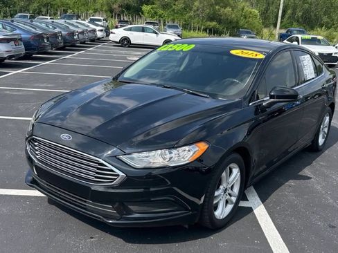 Used 2018 Ford Fusion SE w/ Fusion SE Technology Package FWD image 1