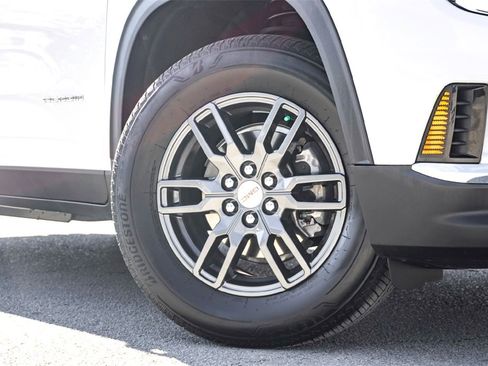 Used 2025 GMC Acadia Elevation image 2