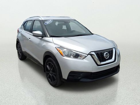 Used 2019 Nissan Kicks SV FWD image 1