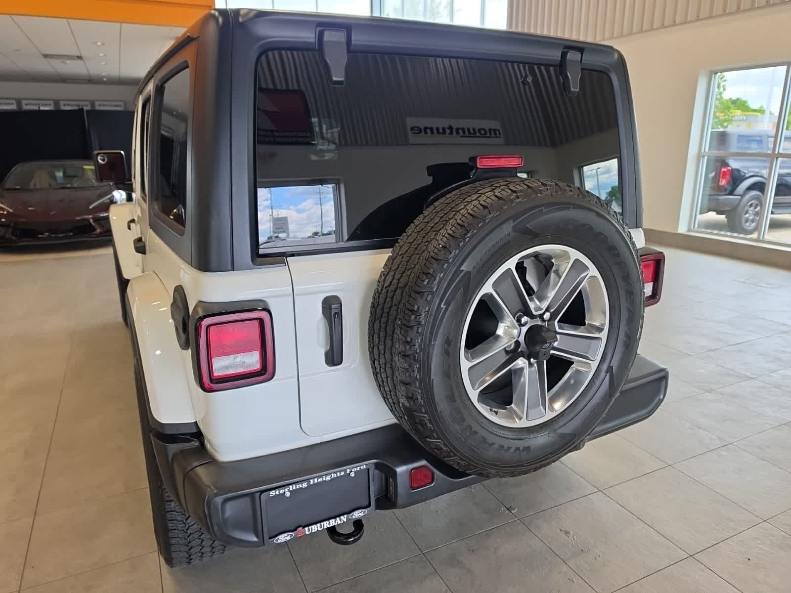 Used 2022 Jeep Wrangler Unlimited Sahara w/ Cold Weather Group AWD/4WD image 10