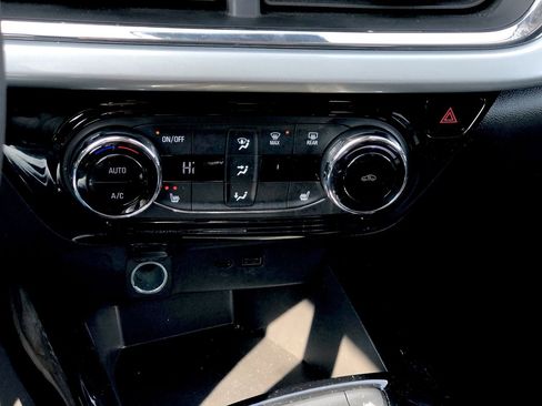 Used 2025 Chevrolet Trax LT w/ LT Convenience Package image 21