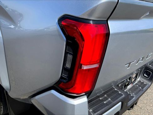 Used 2025 Toyota Tacoma Limited image 29