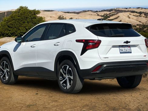 Used 2024 Chevrolet Trax RS w/ Sunroof Package image 6