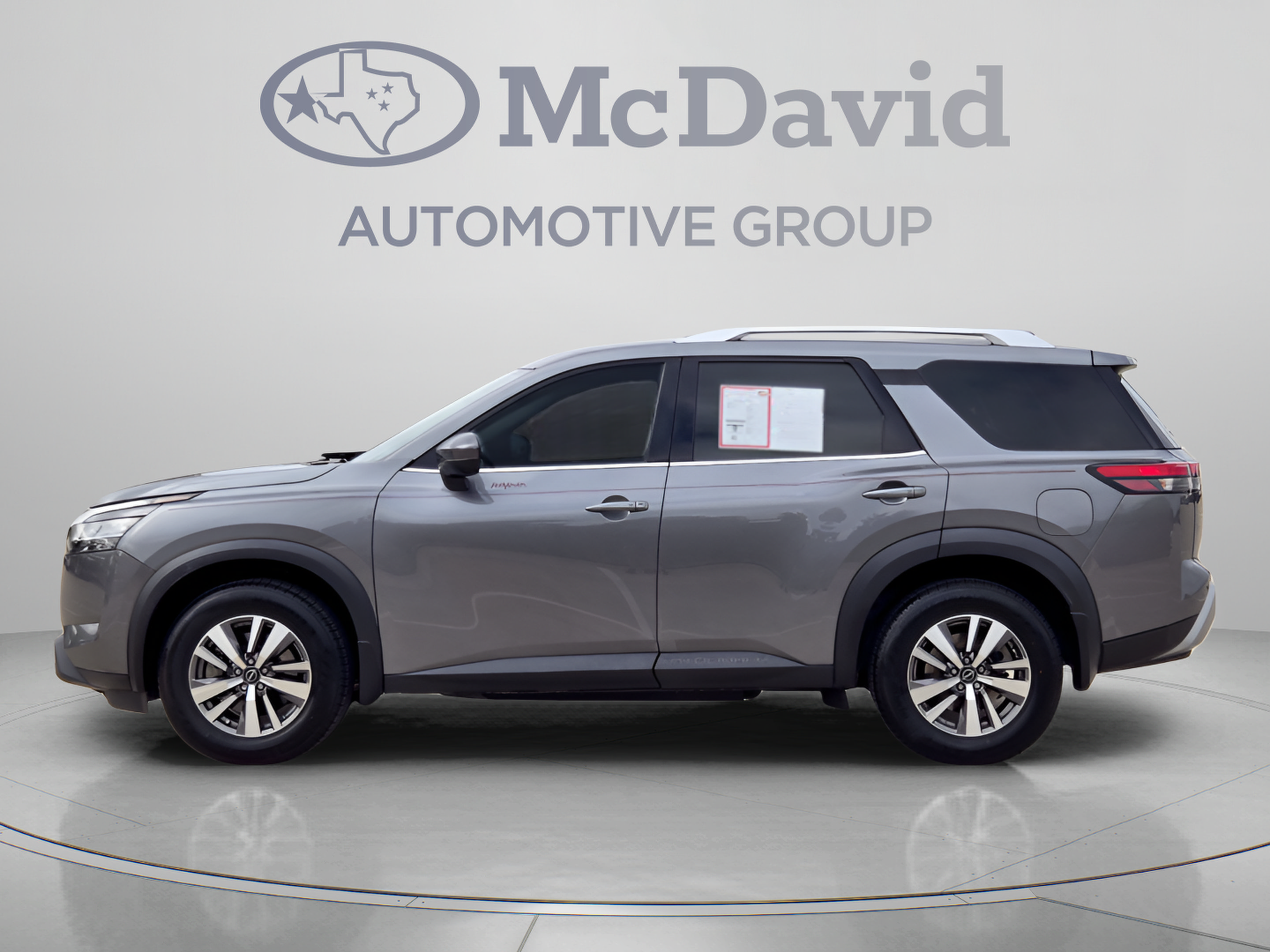 Used 2023 Nissan Pathfinder SL AWD/4WD image 2