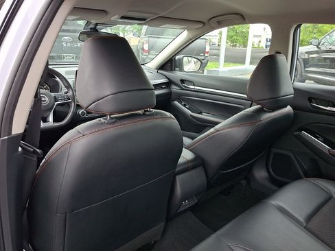 Used 2024 Nissan Altima 2.5 SR FWD image 13