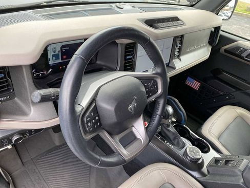 Used 2024 Ford Bronco Wildtrak image 12