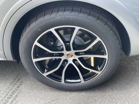 New 2025 Porsche Cayenne image 12