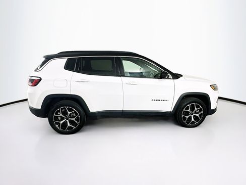 Used 2025 Jeep Compass Limited image 10