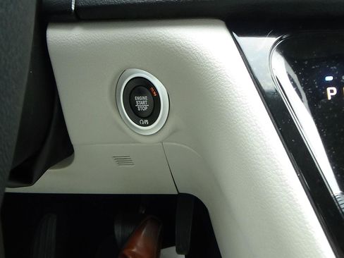 Certified 2024 Chrysler Pacifica Touring-L FWD image 25